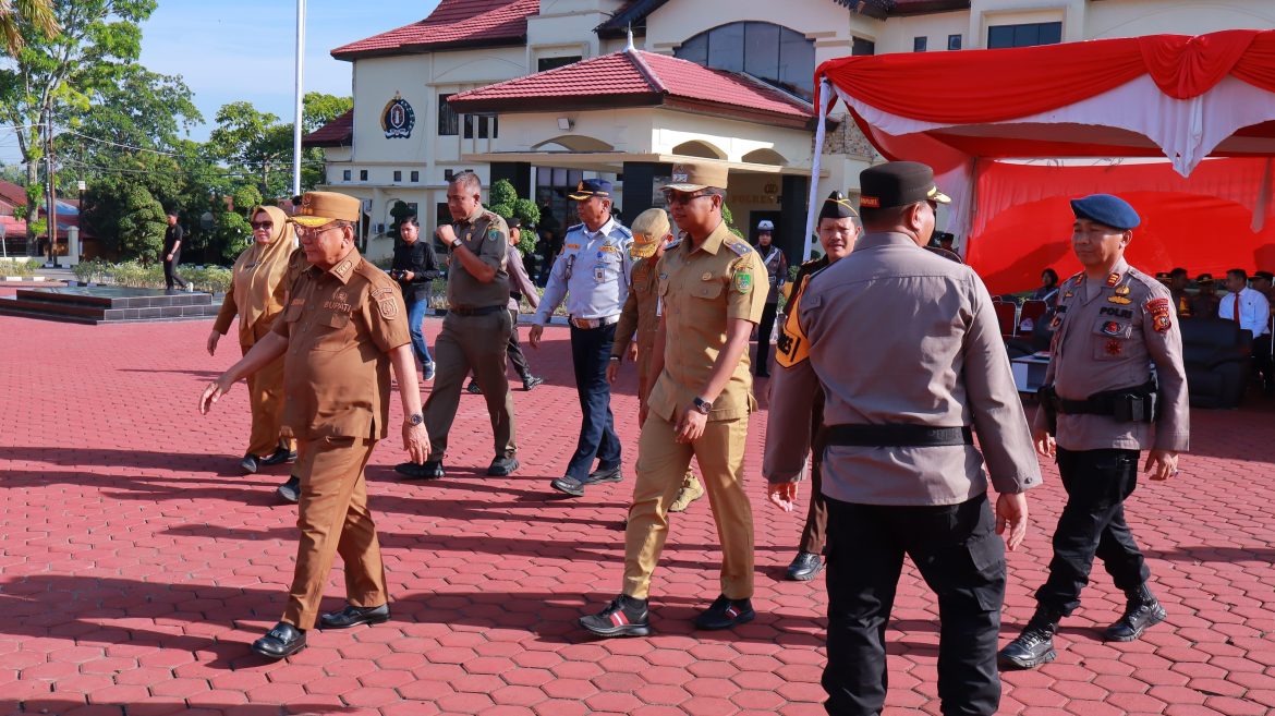 *Bupati Bistamam dan Wabup Jhony Charles Hadiri Apel Gelar Pasukan Operasi Patuh Lancang Kuning 2025 di Polres Rohil*