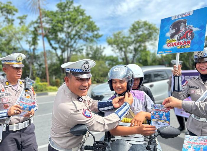 Hari Ketiga Operasi Patuh Lancang Kuning 2025, Ditlantas Polda Riau Gencarkan Sosialisasi dan Edukasi Kepada Pengguna Jalan 