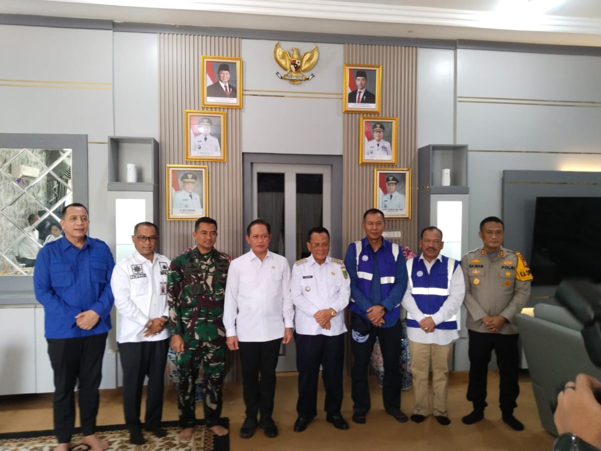 *Menteri LH Apresiasi Kekompakan Forkopimda Rokan Hilir Tangani Karhutla*