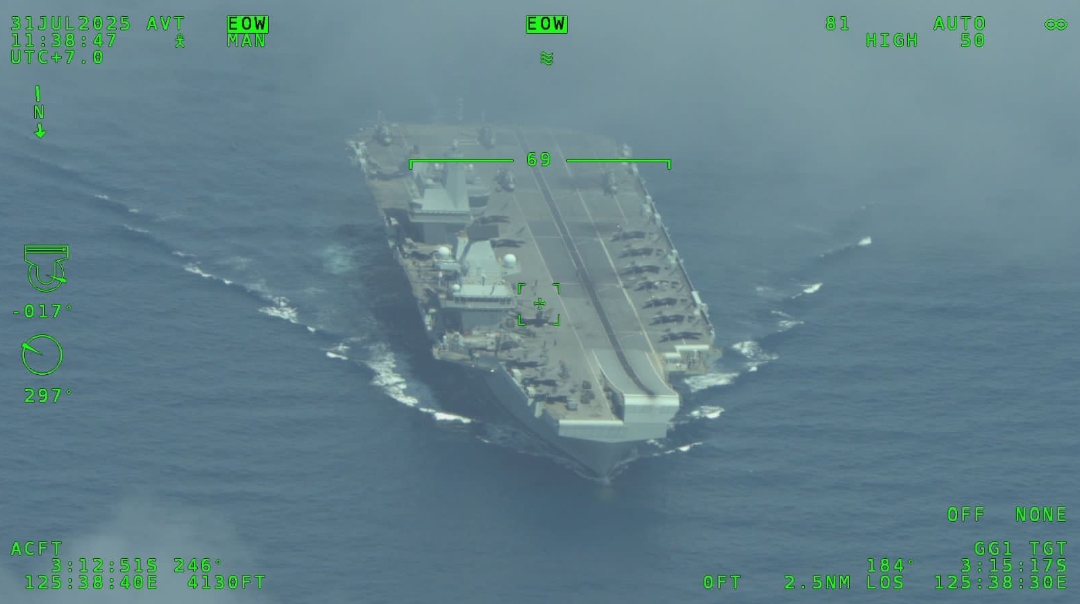 Unsur KRI dan Pesawat Udara TNI AL Passing Exercise dengan UK Carrier Strike Group HMS Prince of Wales