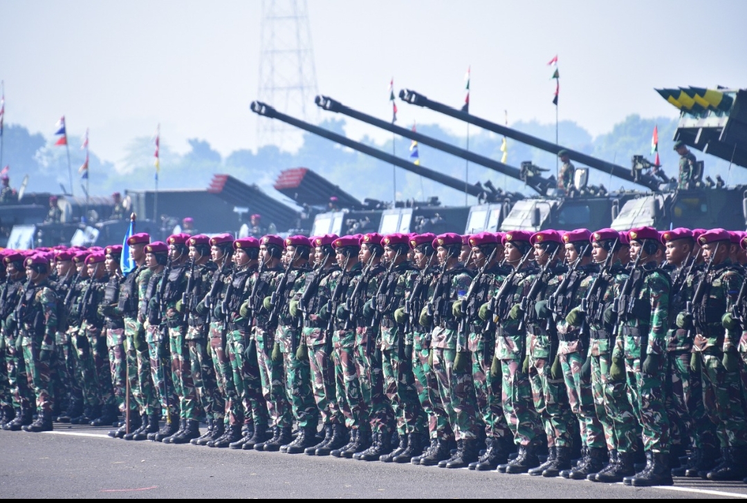 Semangat Prajurit Pasmar 1 Ikuti Latihan Upacara Kehormatan Militer