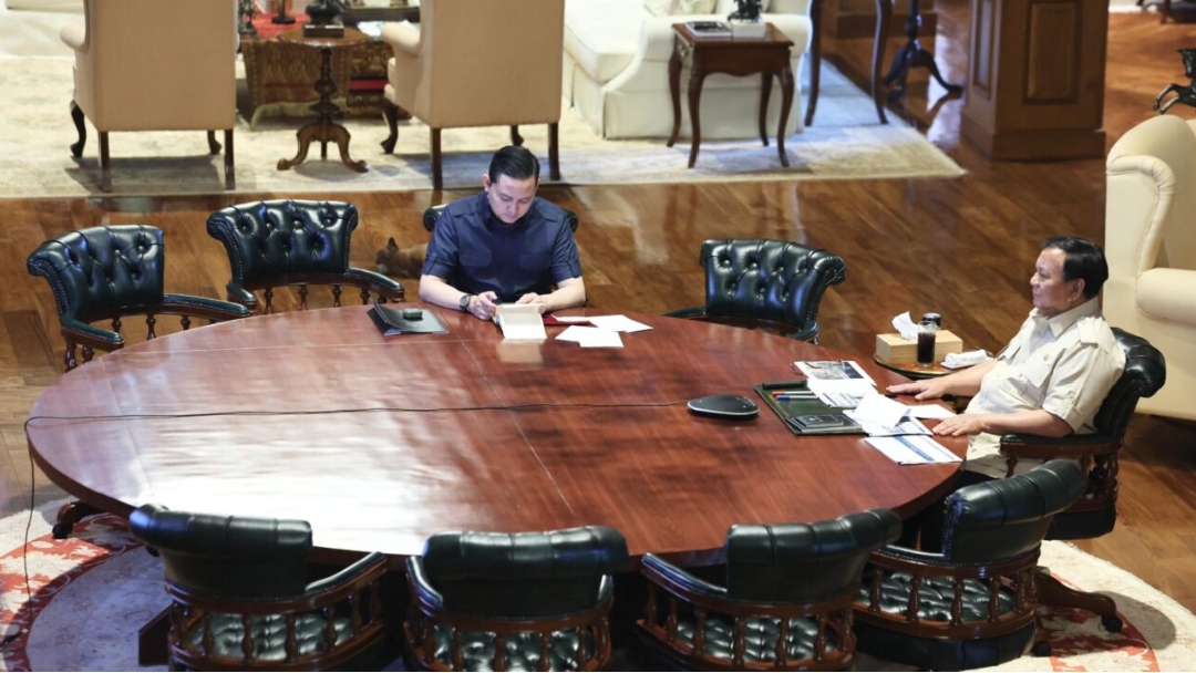 Pimpin Rapat dari Hambalang, Presiden Prabowo Bahas Pencegahan Kebakaran Hutan dan Lahan