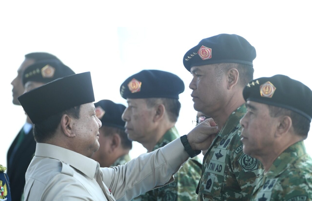 Presiden Prabowo Lantik Wakil Panglima TNI dan Pejabat Tinggi Kementerian Pertahanan di Batujajar