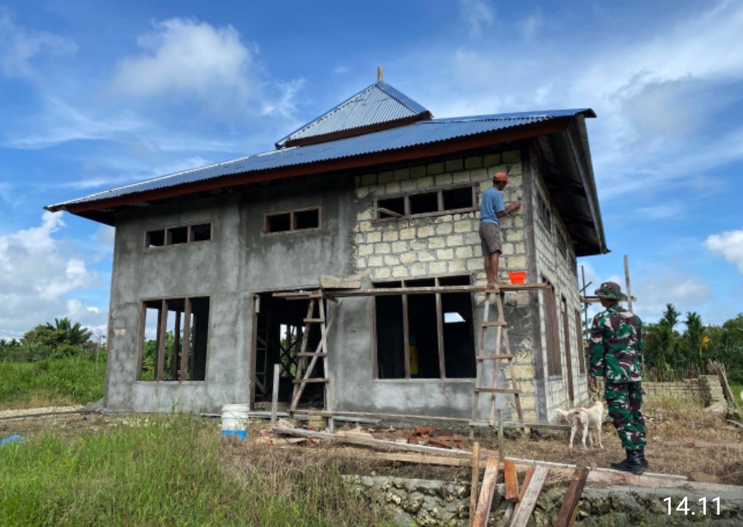 *Satgas Yonif 131/Brajasakti dan Warga Suskun Bersatu Bangun Masjid di Perbatasan Papua*