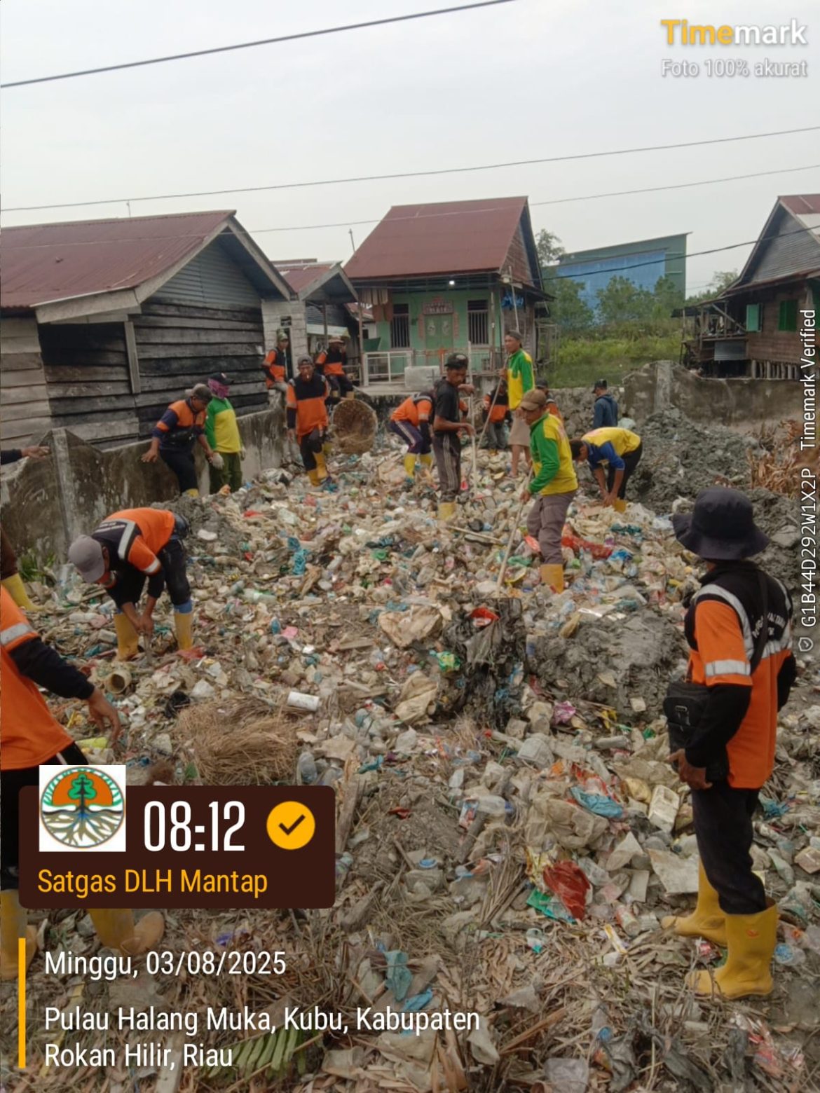 Aksi Bersih – Bersih Sampah, DLH Rohil Kumpulkan 11 Ton Sampah di 2 Kepenghuluan Kecamatan Kuba