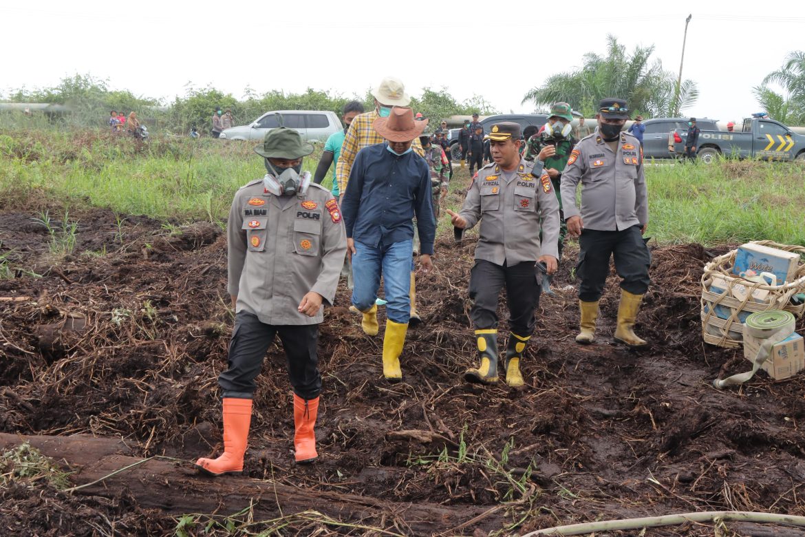 Kapolres Rohil bersama Wakil Bupati Rokan Hilir dan Dandim 0321 Rohil Kembali Cek Karhutla di Kubu 