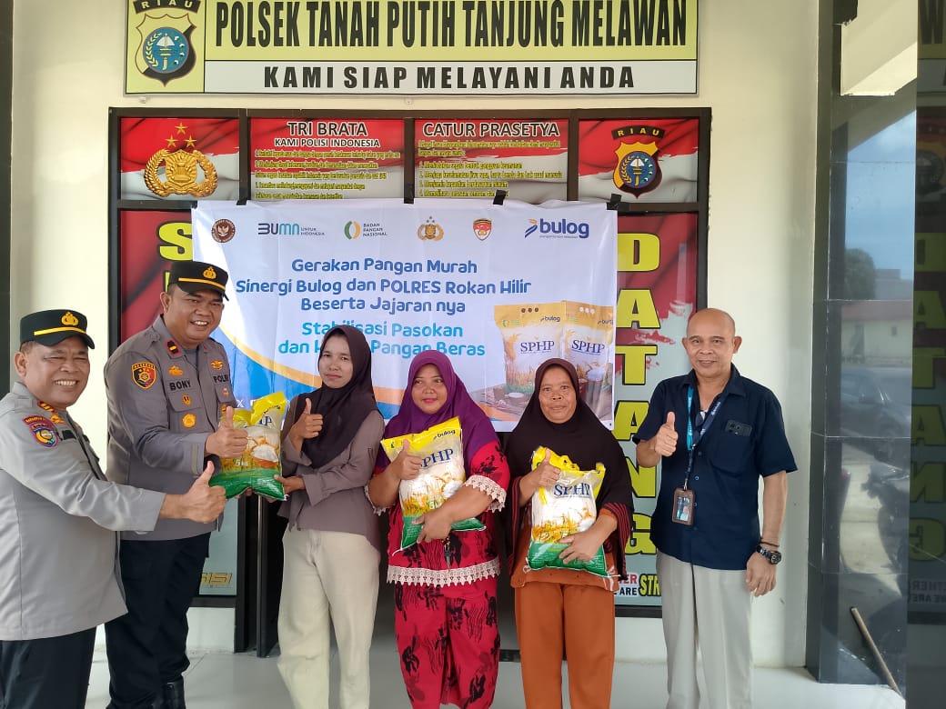 Polsek TPTM Polres Rohil Gelar Gerakan Pangan Murah Polri, Warga Senang Dapat Beli Beras dan Minyak Goreng 