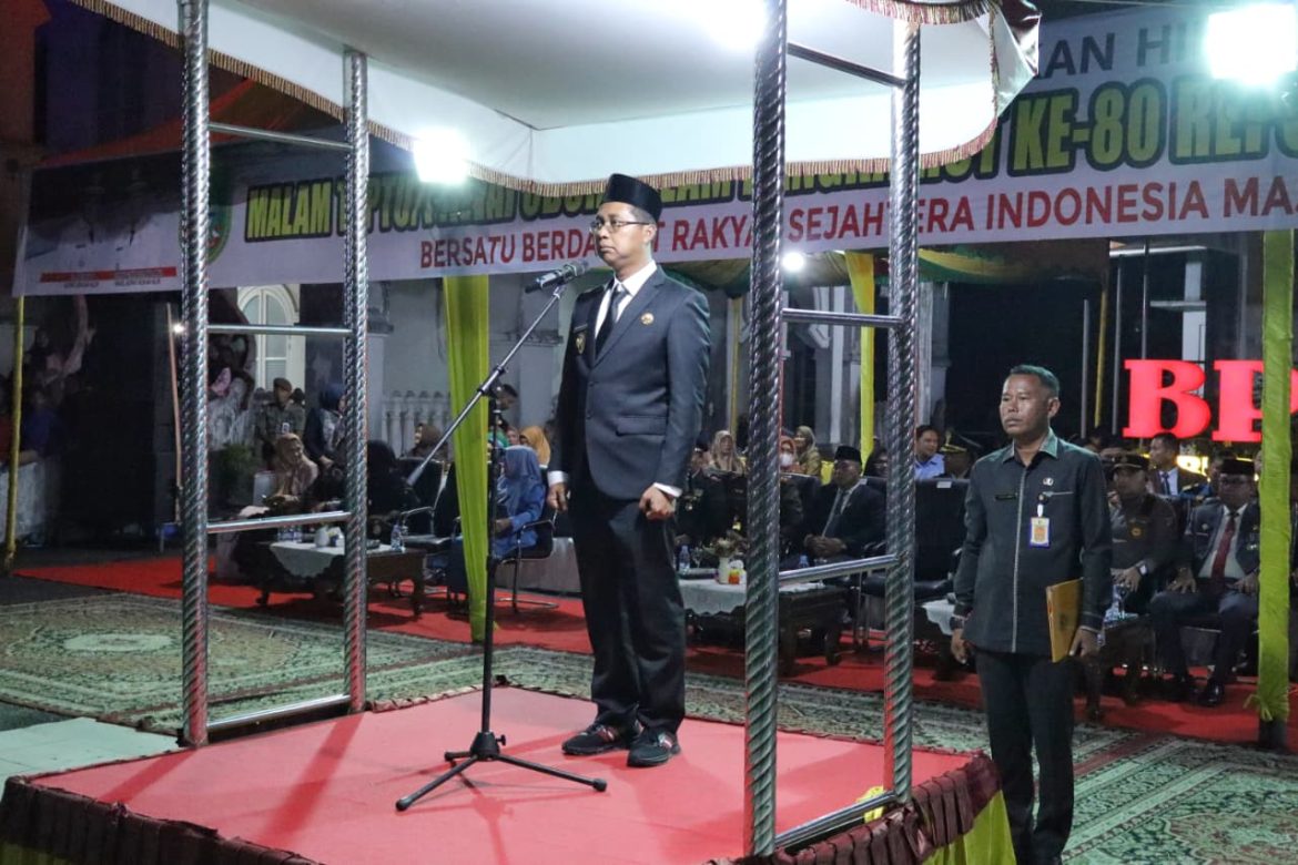 *Wabup Rohil Jadi Inspektur Pawai Obor Malam Taptu*
