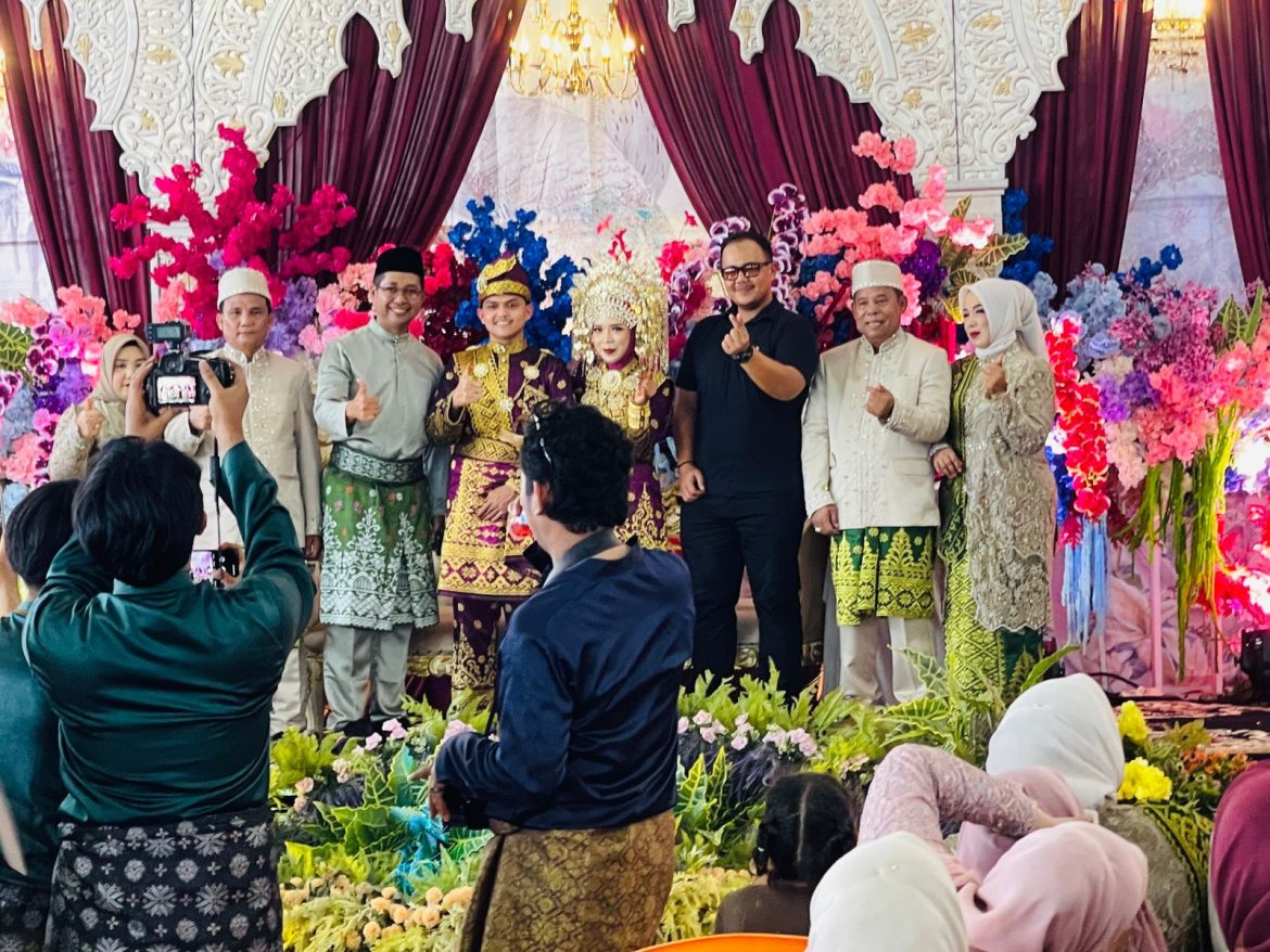 Wakil Bupati Rokan Hilir Hadiri Resepsi Pernikahan Putra Haji Samsul Cindy dan Tandra