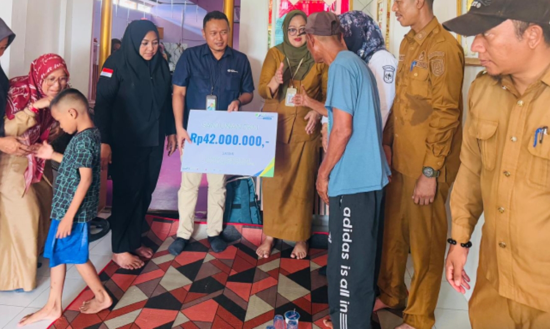 Dinas PMD Berkolaborasi Dengan Apdesi dan BPJS Menyalurkan Santunan Jaminan Kematian Kepada Ahli Waris Alm Jami