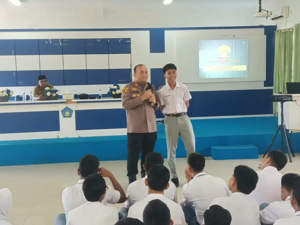 Kapolsek AKP Buyung Kardinal Sosialisasi Tertib UU Lalulintas di SMA Negeri 1 Bangko:  Jangan Judol, Narkoba dan Tawuran 