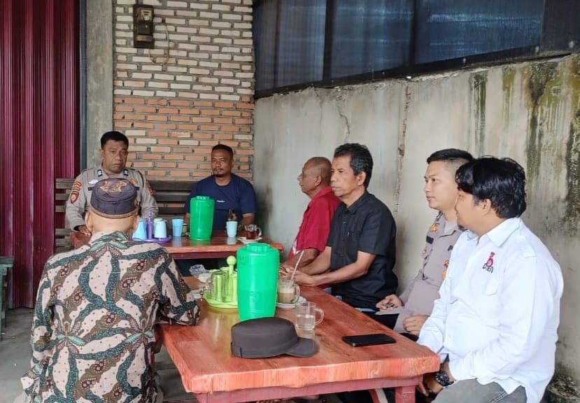 *Polsek Ujung Batu Gelar Jumat Curhat, Masyarakat Dusun Bukit Raya Sampaikan Aspirasi dan Keluhan*