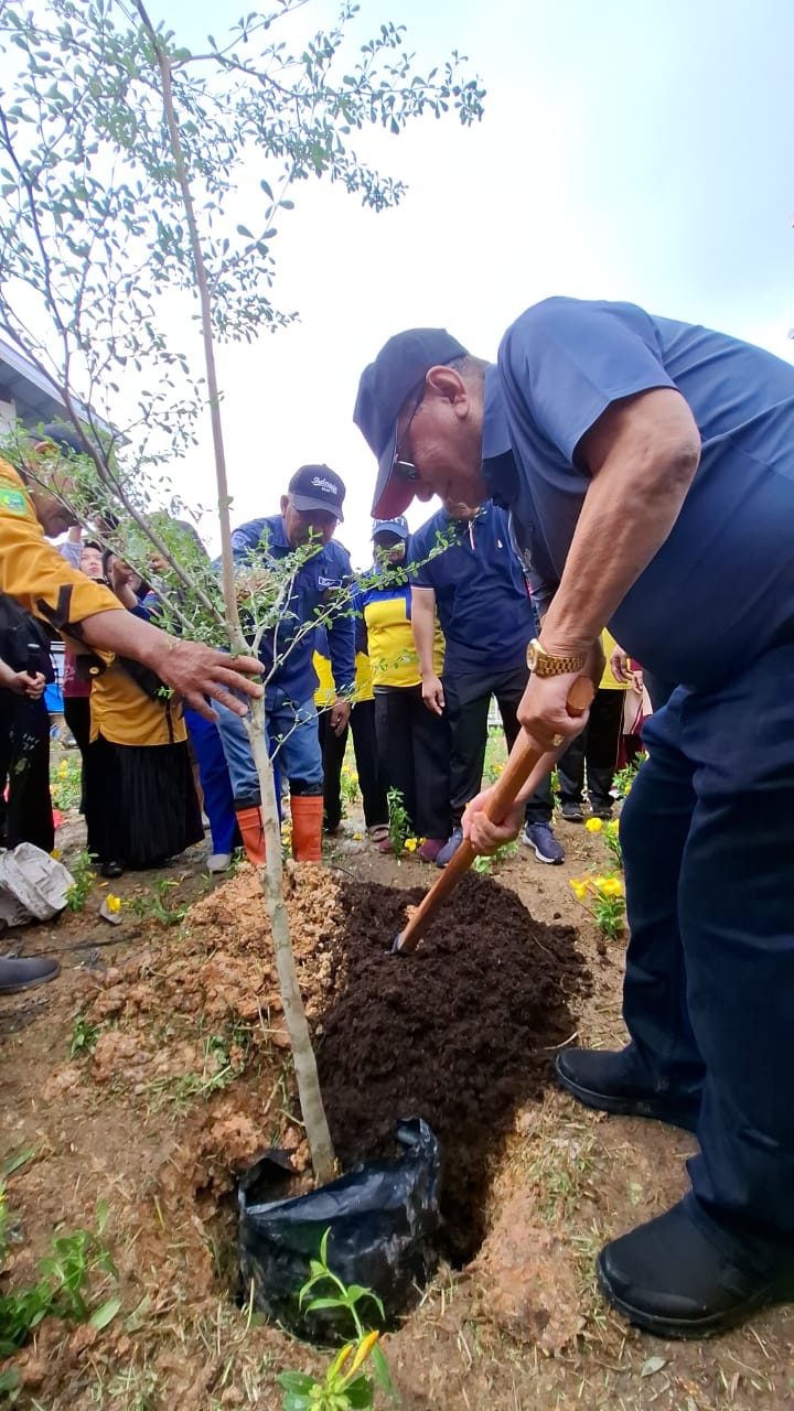 Aksi Nyata, Bupati Rohil H Bistamam Pimpin Langsung World Clean Up Day 2025