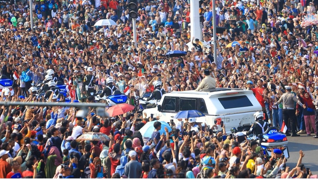 Masyarakat Padati Jalan dari Istana Merdeka ke Monas, Sambut Presiden Prabowo dalam Rangkaian Kebesaran HUT ke-80 TNI