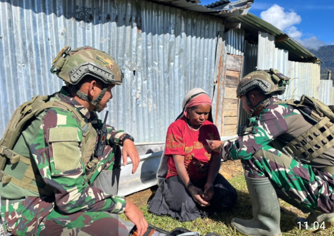 Satgas Yonif 700/Wyc Jadi Pelita Kesehatan di Pegunungan Puncak: Sentuhan Kasih Prajurit di Kampung Wako
