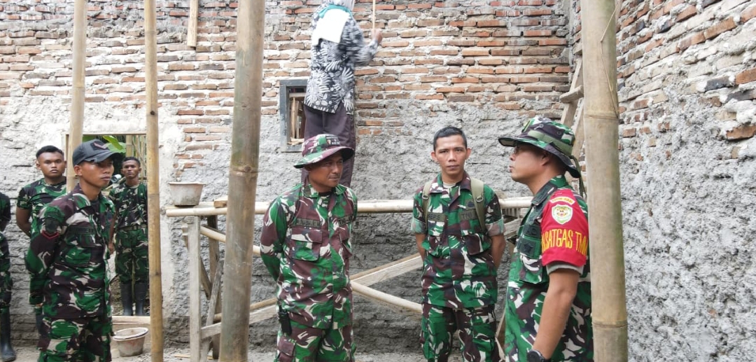 Dansatgas TMMD Ke-126 Tinjau Progres Pekerjaan Rehab RTLH Yang Sudah Capai 20 Persen