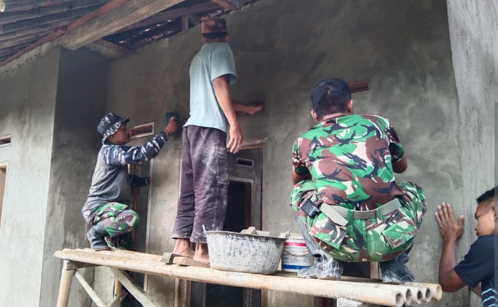Anggota Satgas TMMD Ke-126 Tetap Semangat dan Tidak Mengenal Lelah Dalam Melaksanakan Pekerjaan Pembangunan Desa