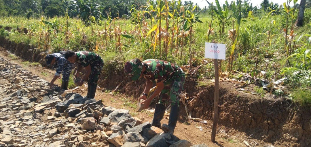 Satgas TMMD Ke-126 Kodim 0601/Pandeglang Lanjutkan Pengerasan Jalan, Progres Capai 94%