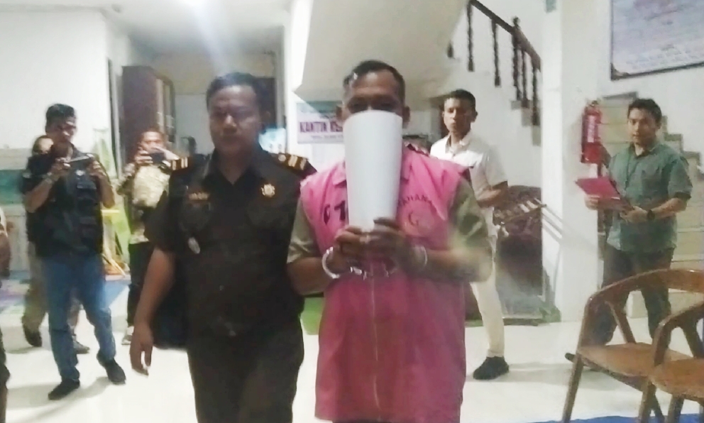 Kejari Rohul Tahan Mantan Kades Kepenuhan Raya 2012-2018 Diduga Korupsi PADes Rp383 Juta