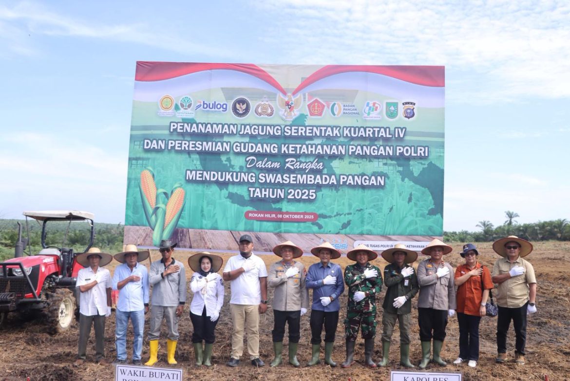 Kapolres Rokan Hilir Laksanakan Penanaman Jagung Serentak Kuartal IV dan Peresmian Gudang Ketahanan Pangan Polri Tahun 2025