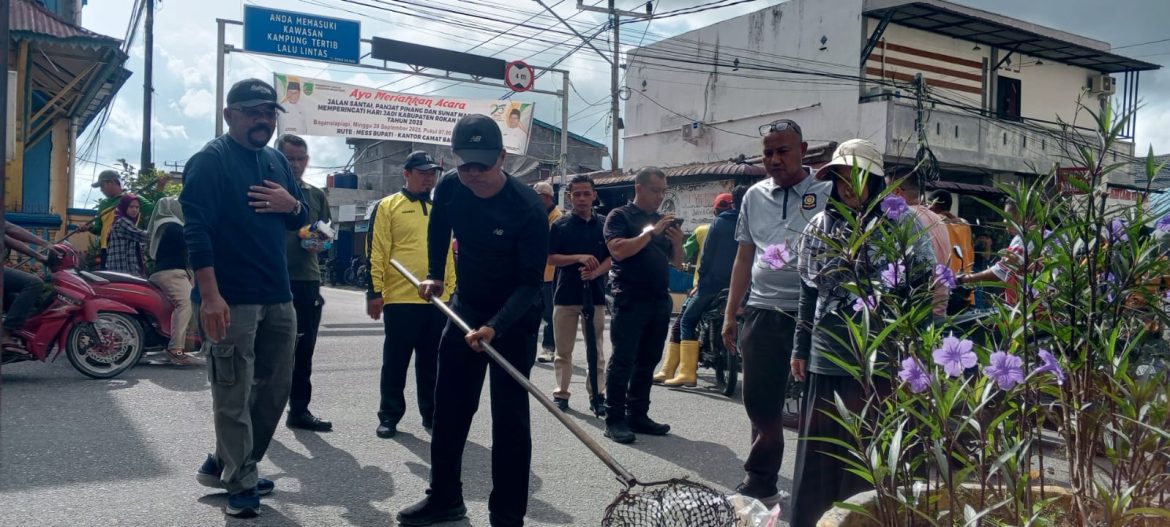 Didampingi Kadis LH Rohil Suwandi, Wakil Bupati Rohil Jhony Charles Pimpin Langsung Goro Massal
