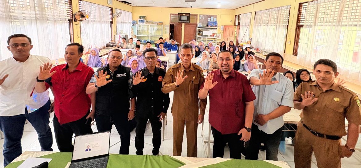 *”Bijak Bersosial Media” Tema Workshop yang Digelar Laskar RMRB di SMA 5 Pekanbaru.* 