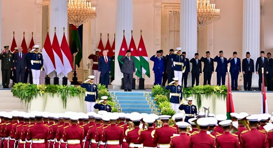 Presiden Prabowo Sambut Raja Abdullah II ibn Al Hussein dalam Upacara Kenegaraan Penuh Kehormatan di Istana Merdeka