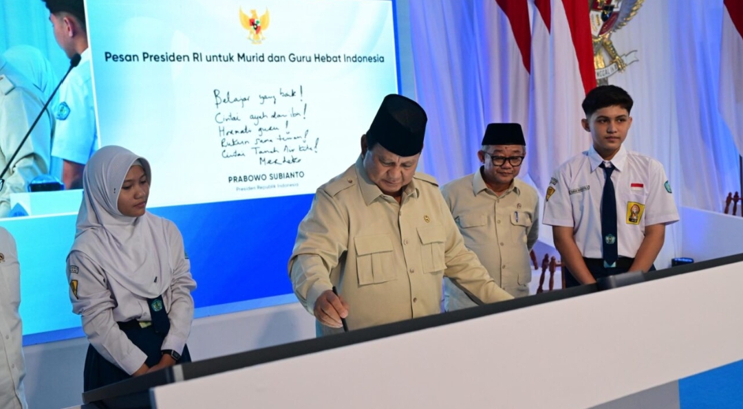 Presiden Prabowo Resmi Luncurkan Program Digitalisasi Pembelajaran untuk Indonesia Cerdas di 38 Provinsi