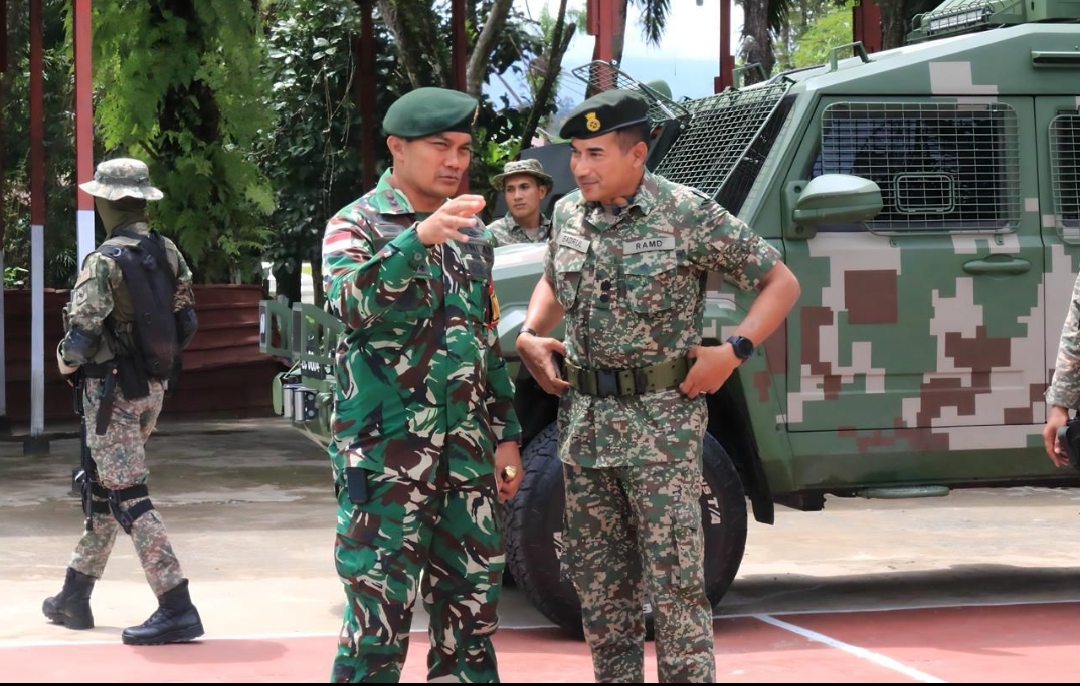 *Commander Officer 11 RAMD Tentara Diraja Malaysia Laksanakan Kunjungan ke Makotis Gabma Entikong Satgas Pamtas RI–Malaysia Yonarhanud 1/PBC/1 Kostrad*