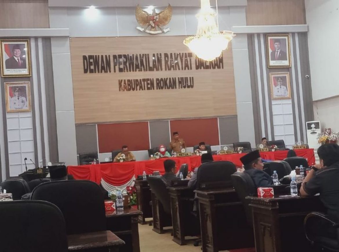 DPRD Rohul Gelar Rapat Paripurna Pandangan Umum Fraksi Tentang Ranperda Pembentukan Produk Hukum Daerah Dan Jawaban Pemerintah, Serta Banmus