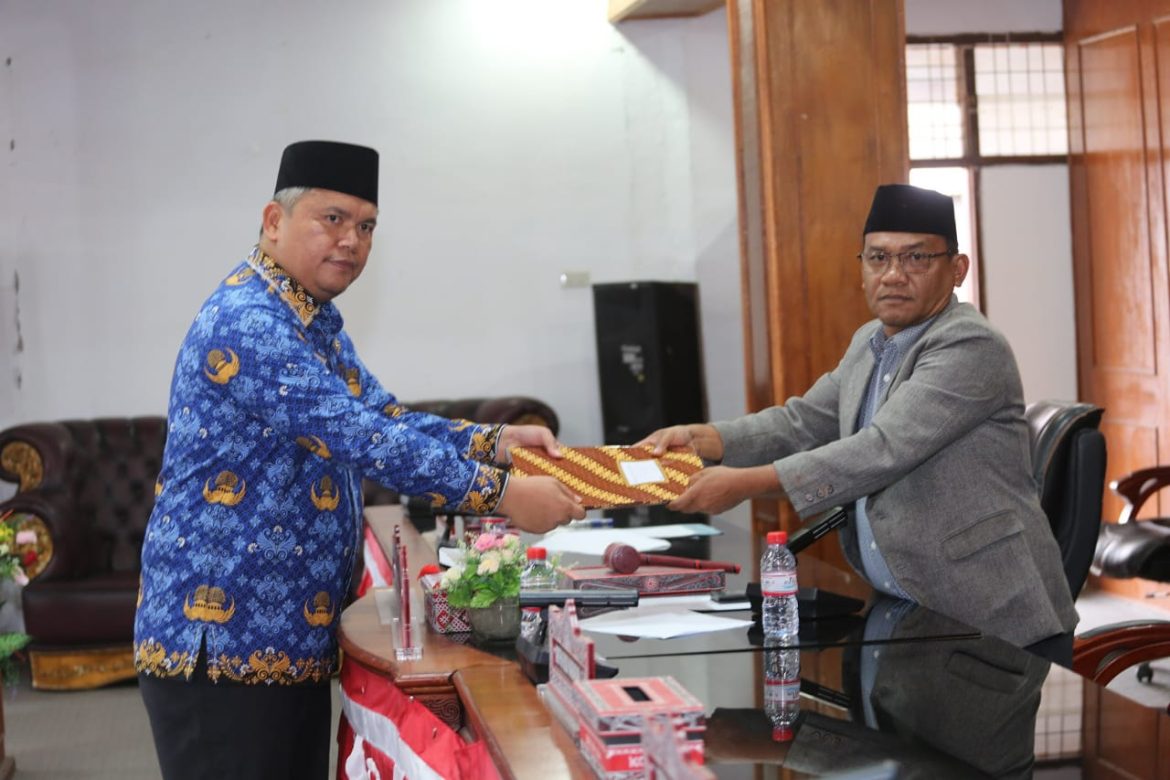 Pemkab Taput Sampaikan Nota Keuangan Tahun Anggaran 2026