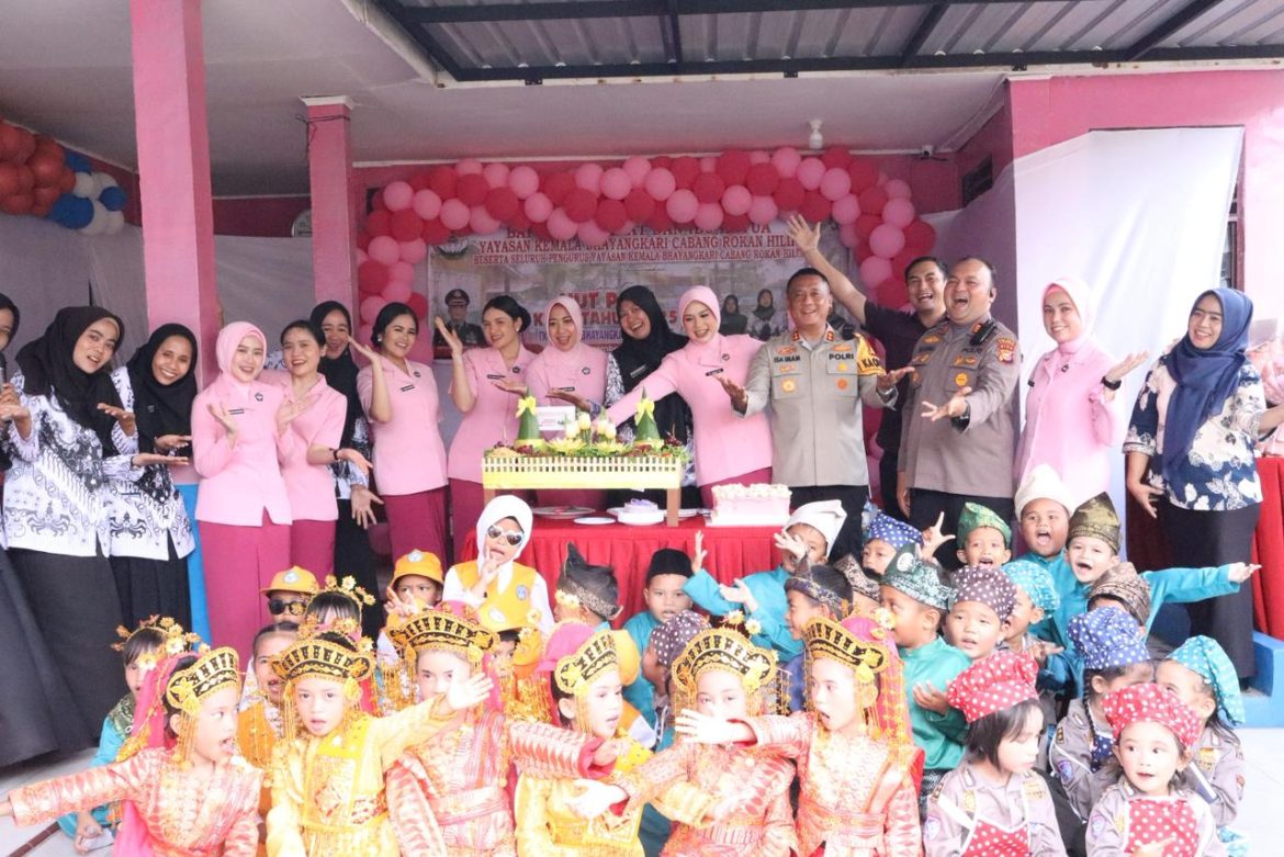 YAYASAN KEMALA BHAYANGKARI CABANG ROKAN HILIR PERINGATI HUT PGRI KE-80 TAHUN 2025 DI TK KEMALA BHAYANGKARI