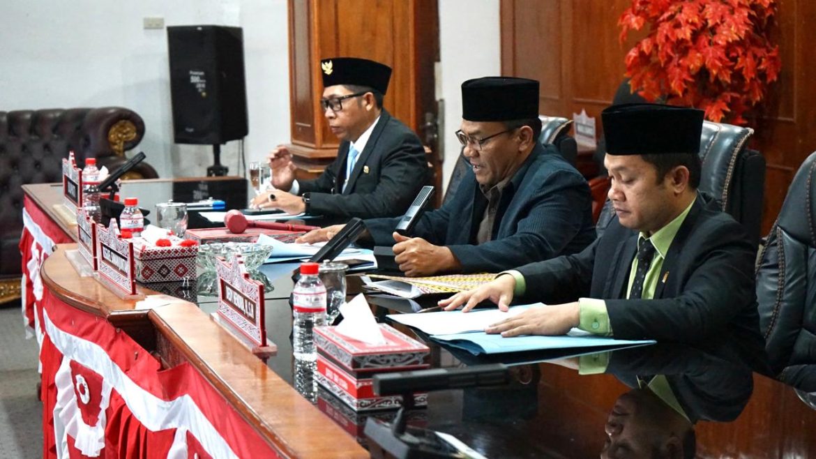 BUPATI TAPANULI UTARA  SAMPAIKAN NOTA JAWAPAN KE DPRD MENGENAI RANPERDA APBD 2026