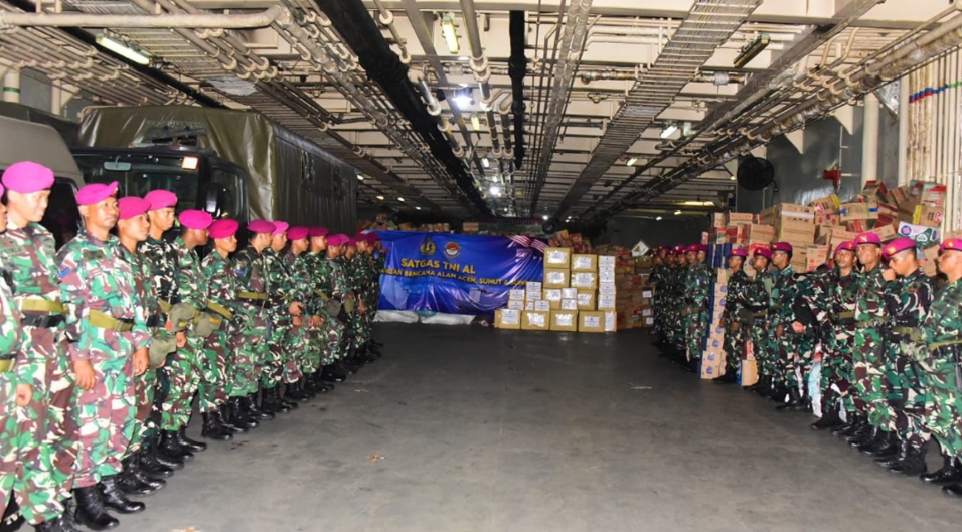 Gunakan Kapal Perang, TNI AL Salurkan Bantuan Kemanusiaan Skala Besar Ke Aceh, Sumatera Utara, dan Sumatera Barat 
