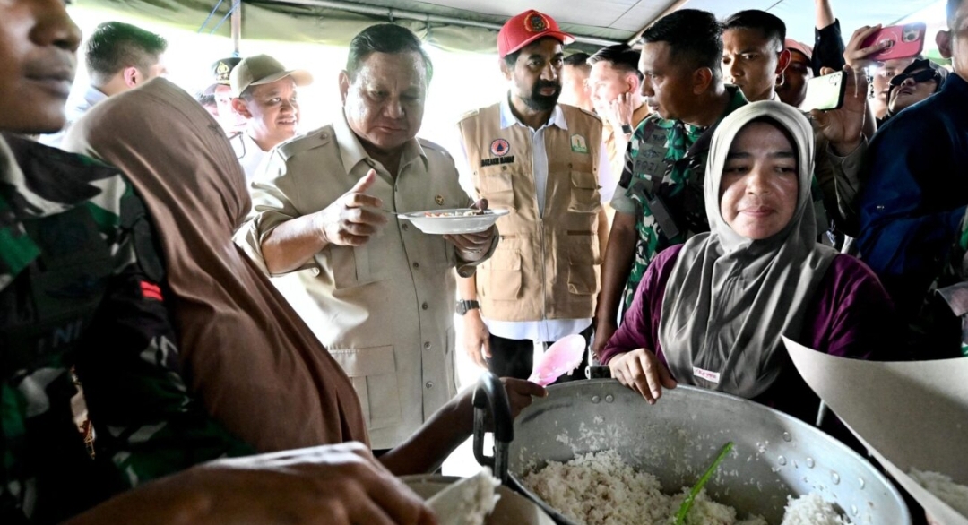 Presiden Prabowo Tinjau Tenda Pengungsian di Bireuen, Peluk dan Tenangkan Warga yang Menangis