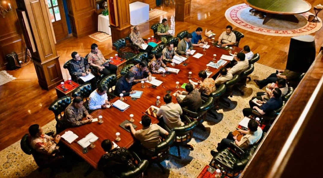 Presiden Prabowo di Hambalang Bahas Percepatan Penanganan Bencana dan Kesiapan Libur Akhir Tahun