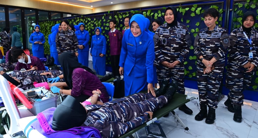 Sambut HUT Ke-63 Kowal, Prajurit Wanita TNI AL Gelar Donor Darah Wujud Pengabdian Untuk Negeri