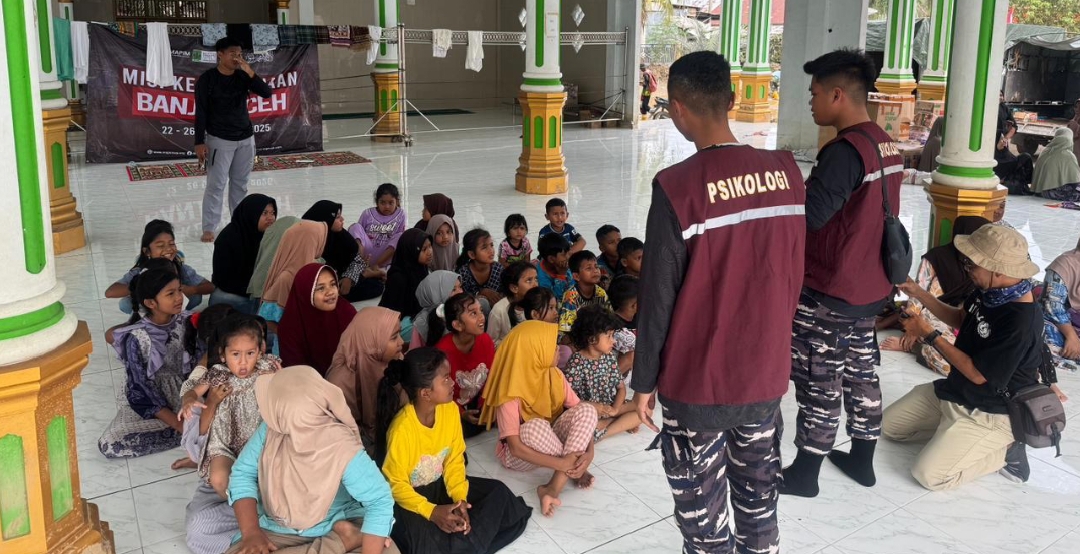 Tim Trauma Healing TNI AL, Membalut Luka Psikologis Anak-Anak Terdampak Bencana di Bireue