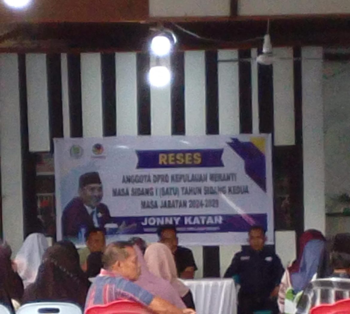 Reses Perdana DPRD Kepulauan Meranti, Jonni Katan Bagikan 100 Karung Beras