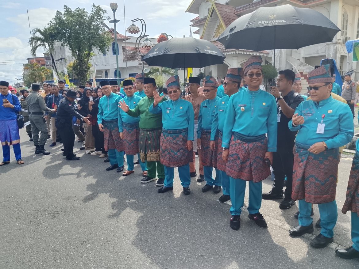 Bupati dan wakil Bupati Rohil hadiri pawai MTQ xx sekabupaten Rohil, kafilah kecamatan TPTM mencuri perhatian