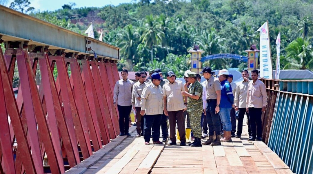 Tinjau Pembangunan Jembatan Bailey Sungai Garoga, Presiden Prabowo Kawal Langsung Pemulihan Infrastruktur di Tapanuli Selatan