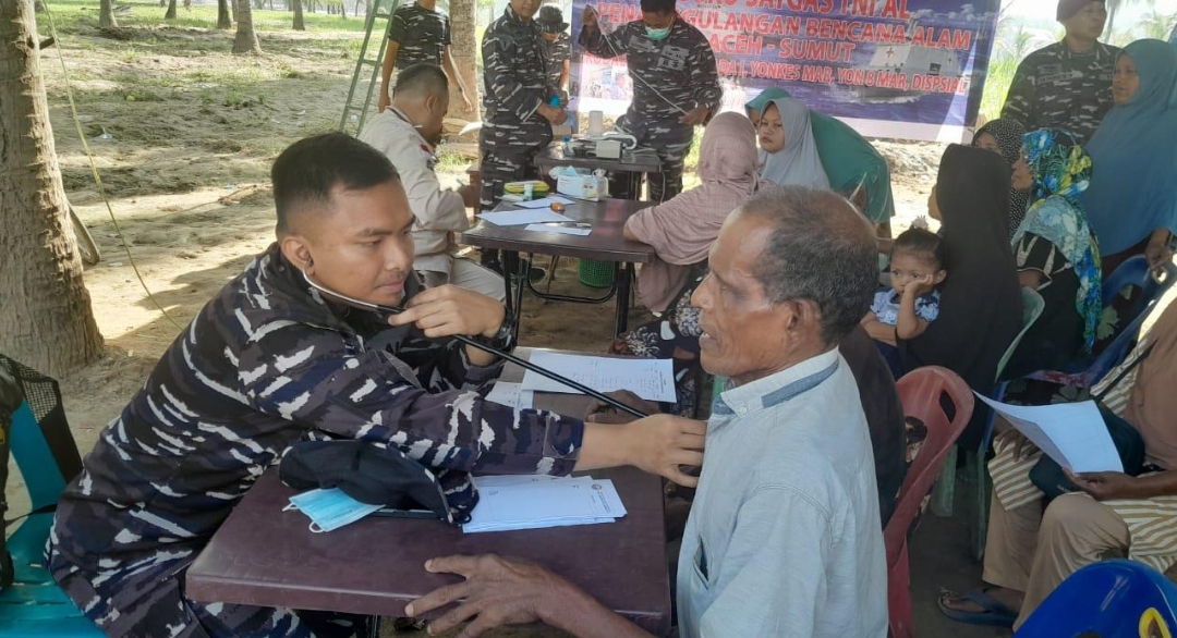 Awali Tahun Baru, TNI AL Terus Hadirkan Pelayanan Kesehatan dan Trauma Healing Bagi Masyarakat di Aceh 
