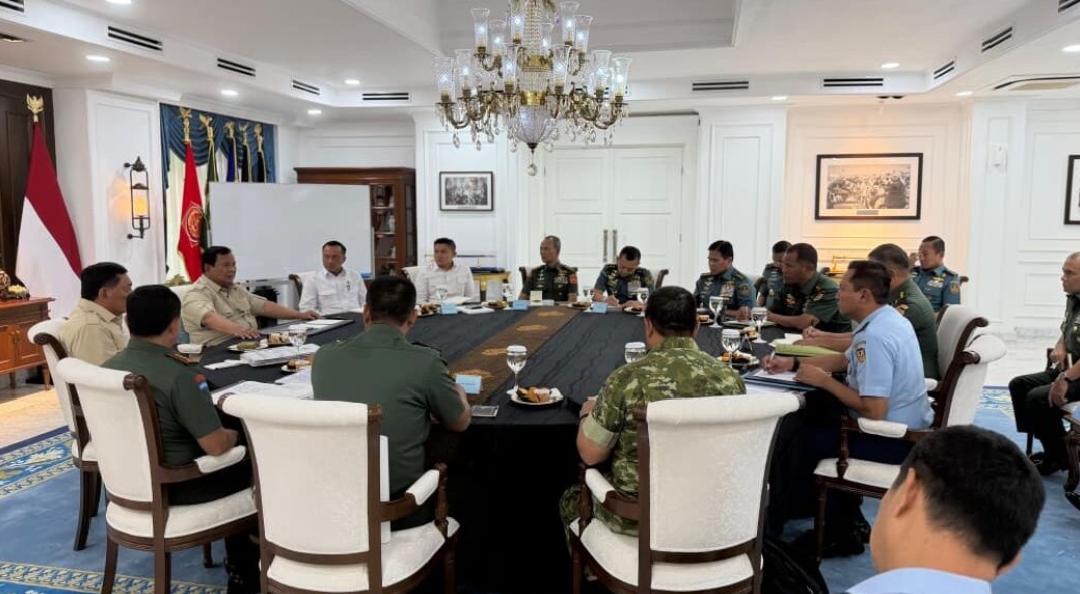 Perkuat Arah Pertahanan, Presiden Prabowo Gelar Pertemuan Rutin dengan Pimpinan TNI di Istana