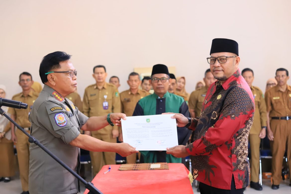 Bupati Asmar Lantik 18 Kepala Sekolah