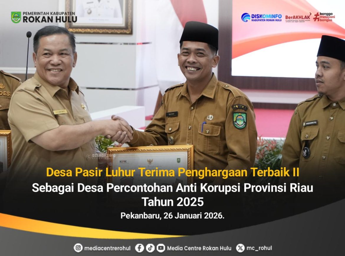 Di Dampingi Bupati Anton Terima Penghargaan, Kades di Rokan Hulu Ini Dapat Tiket Umroh Gratis dari Pemprov