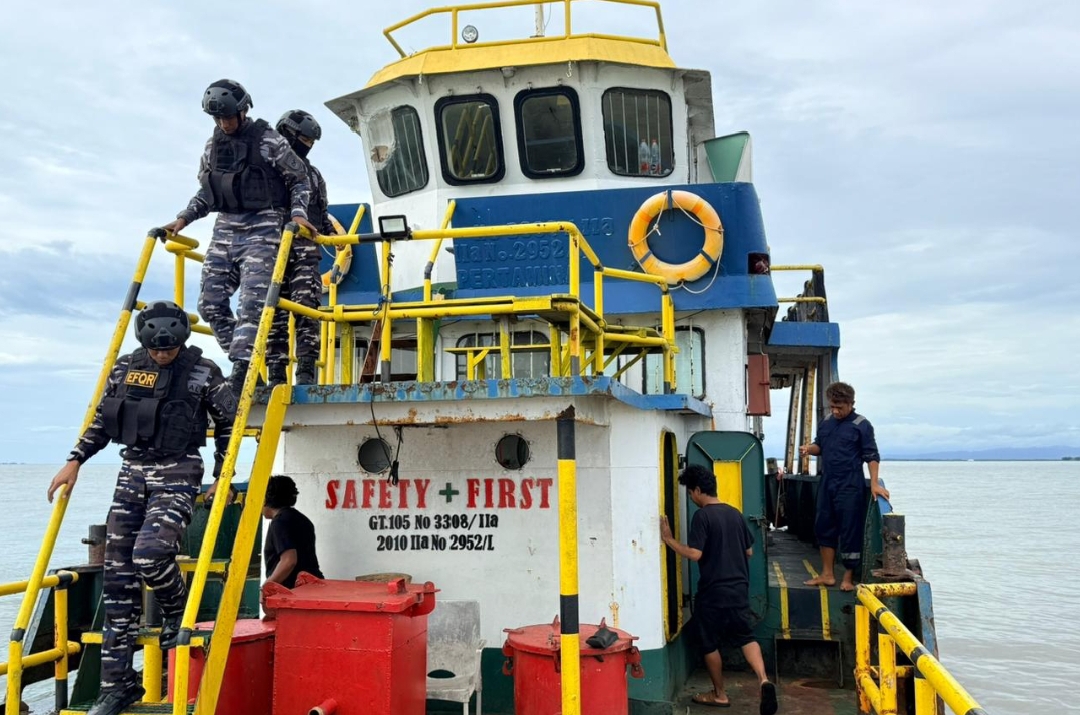 TNI AL Gagalkan Aksi Diduga Distribusi BBM Ilegal di Perairan Makassar