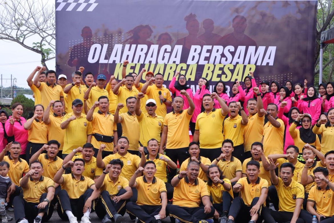 POLRES ROHIL GELAR OLAHRAGA BERSAMA, PERERAT SOLIDITAS DAN JAGA STAMINA PERSONEL
