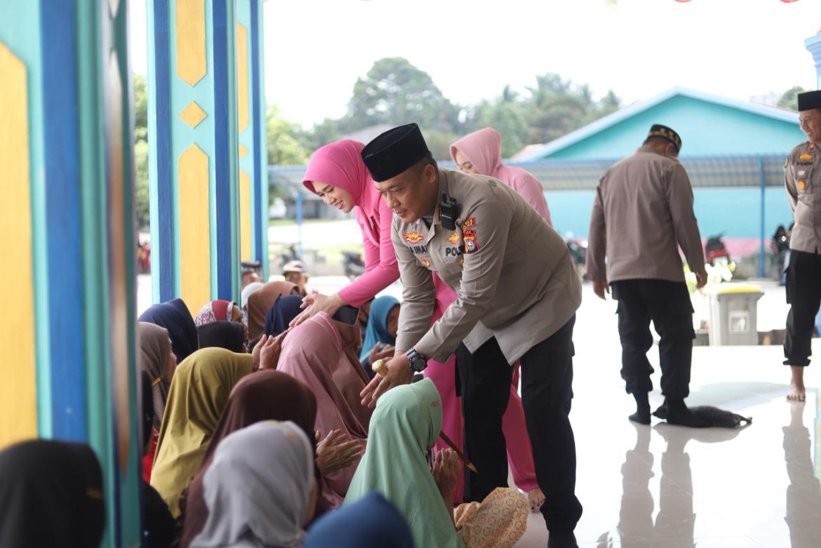 Polres Rokan Hilir Salurkan 40 Paket Sembako untuk Kaum Dhuafa di Bulan Ramadhan 1447 H