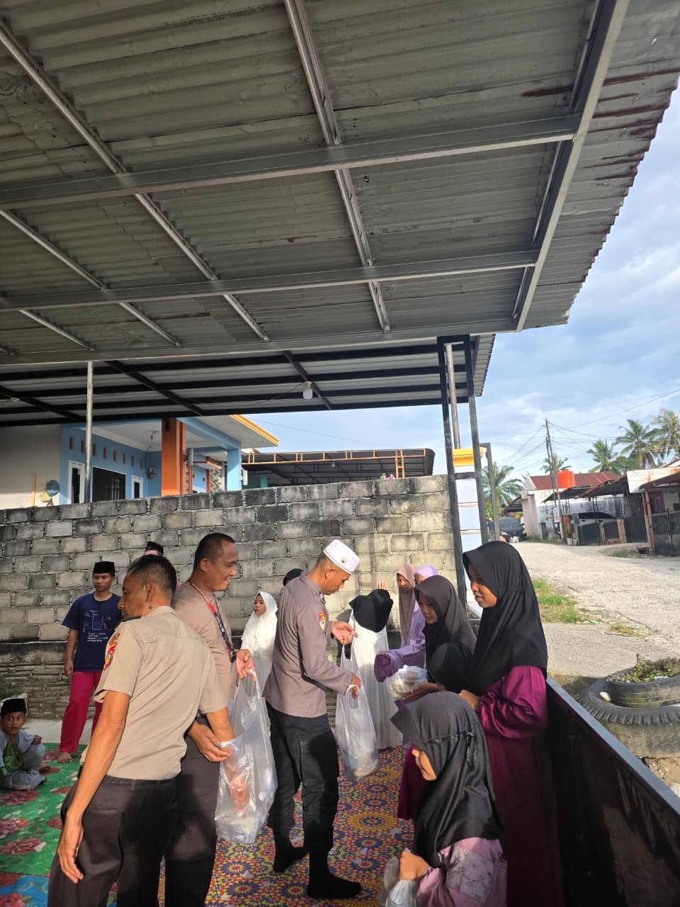 Polres Rokan Hilir Berbagi Takjil di Bulan Suci Ramadhan 1447 H / 2026 M