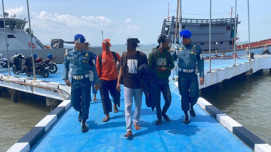 TNI AL Gagalkan Kapal Penyelundup Balpress Hingga Rokok Ilegal di Perairan Pulau Sanglar Tanjung Balai Karimun